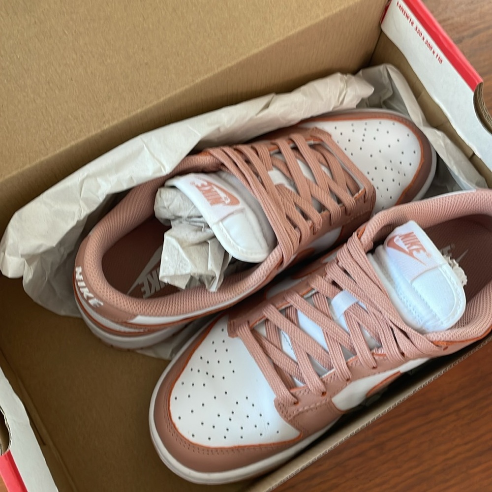USED- Nike Dunk Low Rose Whisper
Women's (2022)